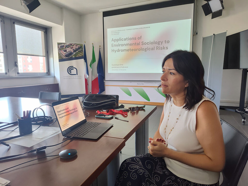 Guadalupe Ortiz @ the webinar on social Sciences and Flood Risk management
